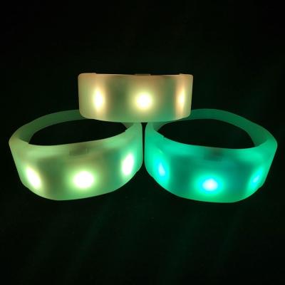 China 2022 New Style LED Flashing Remote Controlled Silicone Wristband Radio LED Wristband Factory Cheap Price Concerts And Low Price for sale