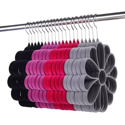 China Modern Wholesale New Product Creative Loops Form Assemble Hook Clip Velvet Hanger Clothes Rack for sale