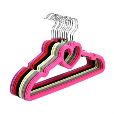 China Modern high quality wholesale custom kids coat velvet hangers anti slip and traceless heart patterning hanger for sale