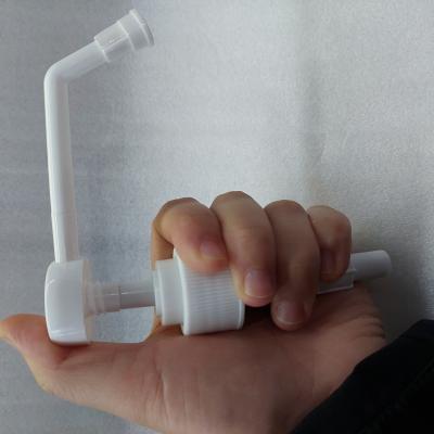 China 410 pp Long White Triangle Nozzle Sprayer Hand Trigger Non-refillable Sprayer 22G 28 for sale