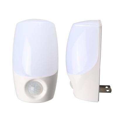 China Modern Dimmable LED Night Light Lamp with Auto Dusk to Dawn Sensor pir motion sensor light for sale