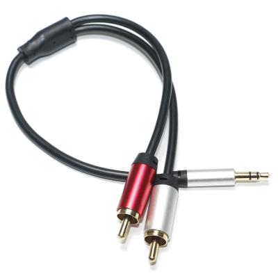 Cina Cavo audio digitale da 3,5 mm 2/1 nero in PVC bianco placcato rosso in lega di alluminio connettore dorato per autoradio in vendita