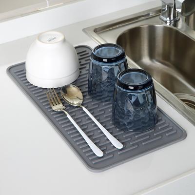 China Viable Kitchen Rubber Silicon Draining Mat Pad Rectangle Pot Holders Heat Resistance Silicone Tripod Pointed Hot Silicone Drying Mat for sale