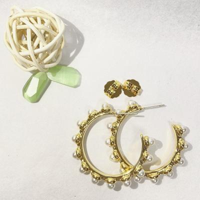 China 2021 New Large CLASSIC Design Circle Pearl Earrings 18k Gold Plated Shell Pearl Jewelry Earrings For Ladies for sale