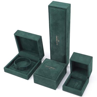 China Dark Green Soft velvet jewelry gift box luxury jewelry packaging For Ring Pendant for sale