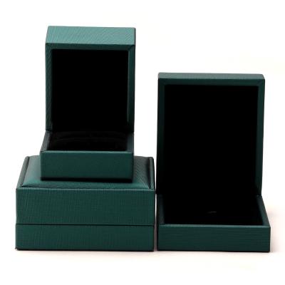 China Custom Luxury Velvet Jewelry Packaging Box Green PU Leather Necklace and Ring Hanhong for sale