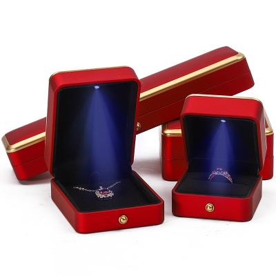 China Luxe rood LED licht op juwelen doos, juwelen verpakkingsdozen op maat Te koop