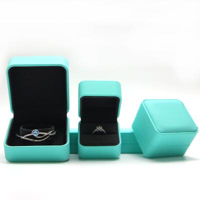 China Customized Luxury PU Leather Jewelry Box Packaging Box with Competitive 6.5*6cm for sale