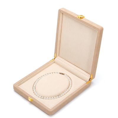 China Luxury Jewelry Package for Pearl Necklace Custom Rounded White Microfiber Leather Ring Storage Box for sale