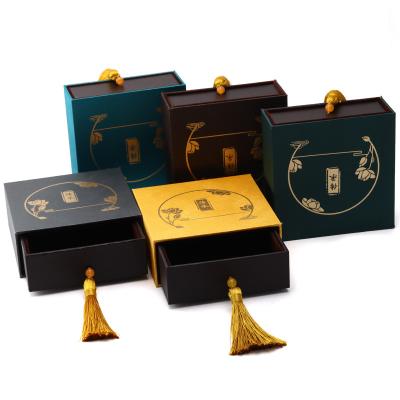 China Chinese Style Exquisite Luxury Jewelry Packaging Box With Tassel Decor for sale