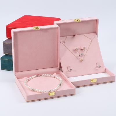 China Soft Sleek Velvet Jewelry Box Organizer Gold Buckle Luxury Jewelry Case OEM for sale