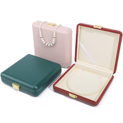 China Sumptuous Durable PU Leather Pearl Necklace Packaging Case Large Jewelry Box for sale