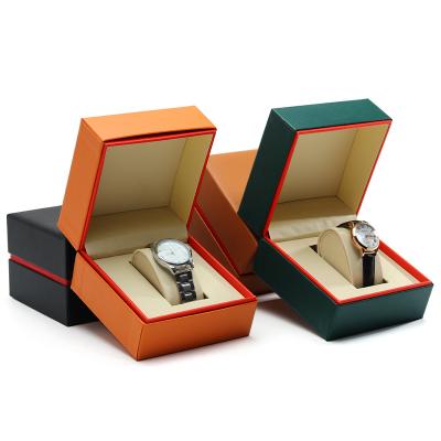 Chine Casque de montre en cuir PU résistant à la poussière avec bordure interne rouge à vendre