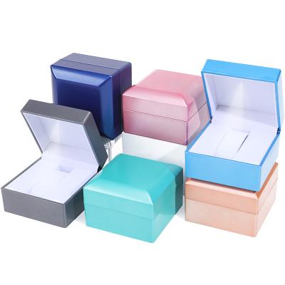 China Handmade Gorgeous Mini Watch Luxury Packaging Box Protection Convex Holder for Men for sale