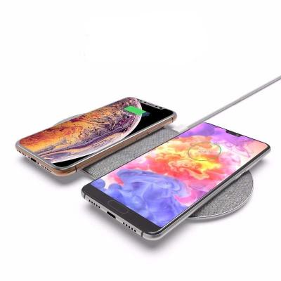 China Both Phones Can Be Charged Simultaneously 2 Hot Selling Portable Fast In 1 Dual Seat Qi Wireless Charger For Samsung S20 S10 Dual Fast Charging Pad for sale