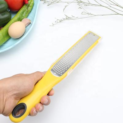 China Long Lasting Ergonomic Stainless Steel Handle Lemon Chocolate Zester Grater With Plastic Cover for sale