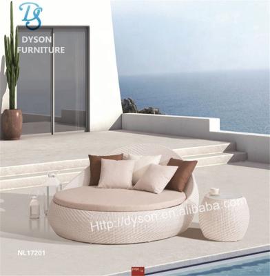 China Weather Furniture Outdoor Garden Patio Pool PE Rattan Woven Daybed And Table Set for sale