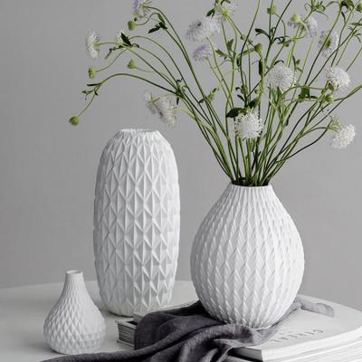 China 2021 New Eco-friendly Ceramic Vase Table Top Art Indoor Textured White Vase Set Home Decor Nordic Modern Ceramic Flower Vases For Wedding Centerpiece for sale