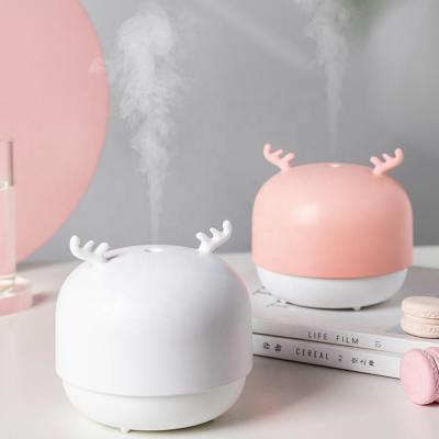 China 2020 New Design Deer Portable Mini Home Office Ultrasonic Cool Mist Humidifier Outdoor Led Baby Air Humidifier for sale