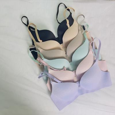 China Free Sample QUICK DRY Smooth Seamless Thin Cup Bra Set Tashion Girl Wireless Bra Soft Panties for sale