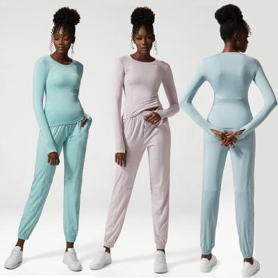 China Breathable Women Solid Color Two Piece Yoga Set Polyester Quick Dry Fitness Suit Long Sleeve Shirt Loose Joggers Pants Custom Sportswear for sale