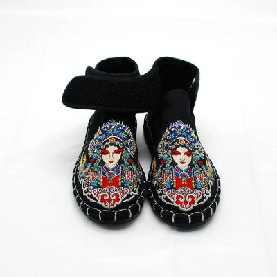 China Manufacturer Spot Padded Comfortable Flat Snow Boots Keep Warm Embroidery Ankle Boot for sale