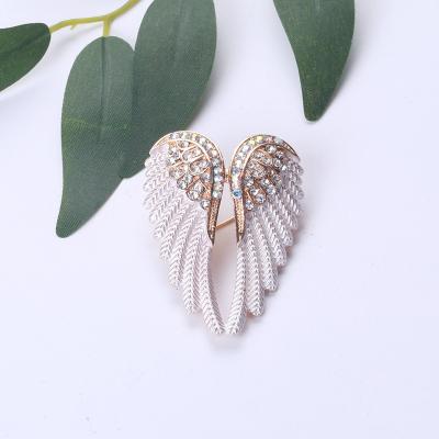 China 2023 Popular Classic Rhinestone Angel Wings Brooch Pins 4 Colors Sparkle Jewelry Gift Feather Designer Rhinestone Brooches for sale