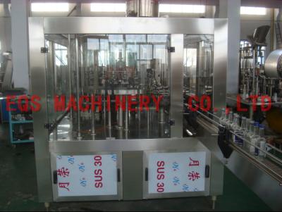 China máquina de engarrafamento do vinho do uísque 6000BPH, máquina de enchimento do álcool da garrafa de vidro 3-In-1 à venda