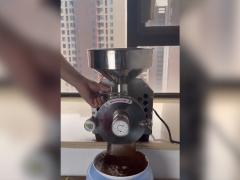 Easy-to-use electric coffee bean grinder for home and commercial cafés