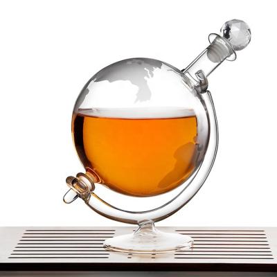 China 750ml Whiskey Globe Set Cold Heat Resistant Hot Selling Decanter With 2 Etched Globe Whiskey Globe Decanter With Ship for sale