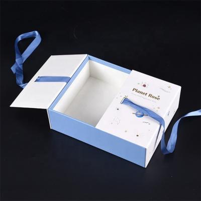 China Luxury Double Side White Open Paper Cardboard Materials Reused Shiny Blue Ribbon Closure Hair Wigs Gift Boxes For Wig for sale