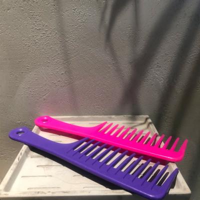 China Salon Hair Cutting Comb with Wide and Fine Tooth Cut in Custom Straight Color of Various Colors for Salon Use for sale