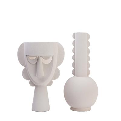 China Home Decoration Modern Vase Modern Figure Craft White Ceramic Pieces Design for sale