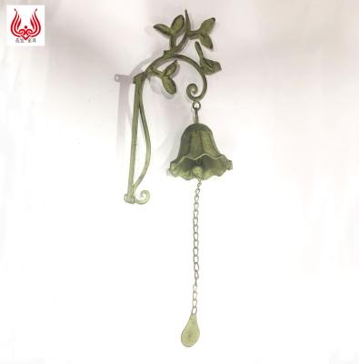 China Rustic Vintage Style Cast Iron Door Bell Decorative with Leaf Wrought Iron Hanging Door Bell for Home Decoration for sale