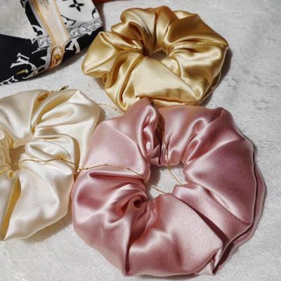 China Fashion Momme 4cm Women's Custom Colored Pure Silk Hair Scrunchies 25 Set 100% 6A Mulbery Silk Scrunchies for sale