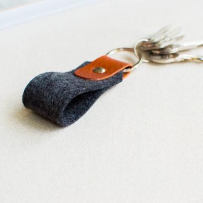 China Personalized Felt Leather Keychain Key Chain Gift for sale