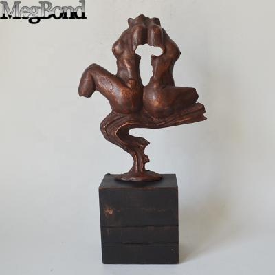 China Modern man and woman abstract statue of Europe cast iron for sale