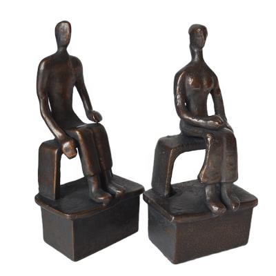 China Antique handmade metal cast iron husband and wife sculpture bookends/statue book holder for home decor/table top for sale