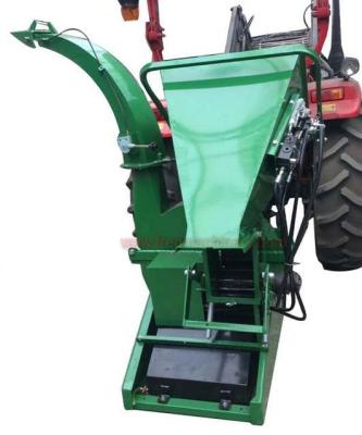 China 15hp 3 Point Hitch Shredder 45° Cutting Angle Hydraulic Feeding With Shear Bolt for sale