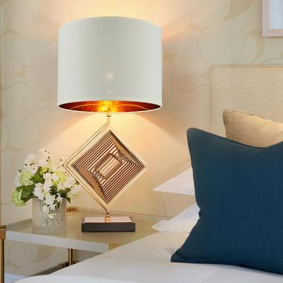 China Restaurant Modern Golden Luxury Home Hotel Table Lamp Hardware Luxury Table Lamp for sale