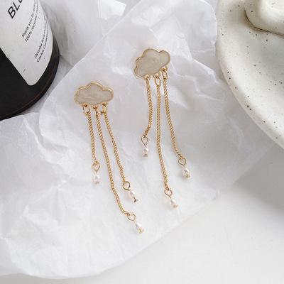 China Popular hot sale designer earrings punk clouds tassel pearl earrings wholesale direct sales women's jewelry for sale