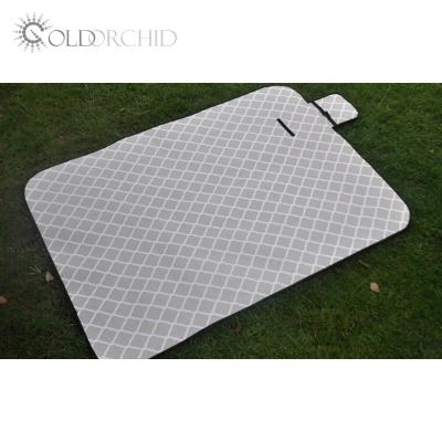 China Durable New Style Folding Picnic Portable Moisture Proof Comfortable Material Skin-Friendly Mat For Outdoor Activities for sale