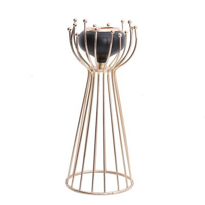 China Modern home decoration metal crafts candlestick holder for wedding party for sale