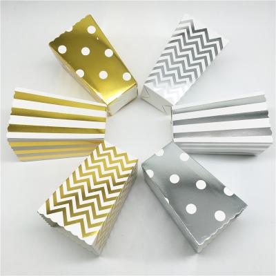 China Hot Selling Recyclable Design Christmas Gold And Silver Polka Dot Striped Paper Wavy Reusable Luxury Gift Packaging Bag for sale