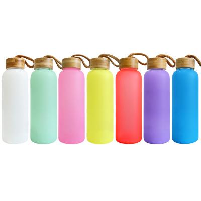 China Sustainable Outdoor mixed color water bottle with bamboo lid glass 20oz 25oz water bottle sublimation frosted glass colorful water bottle for sale