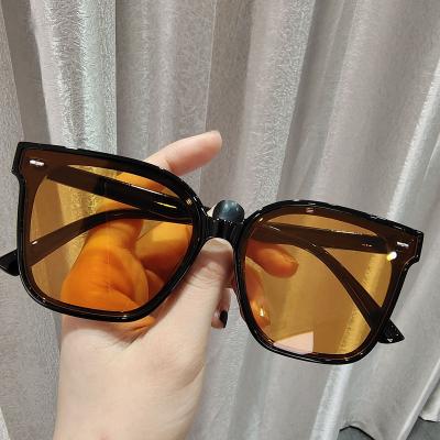 China New Regular Sunglasses Personality Men's Women's Retro One-Piece Frame Anti-ultraviolet Sun Glasses For Travel for sale