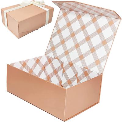 China Recycled Materials Pink Folding Magnetic Paper Gift Packaging Box for sale