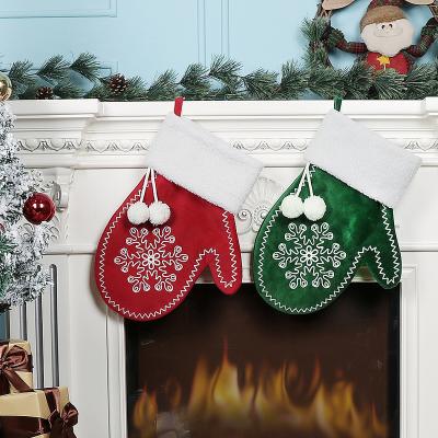 China Newest Christamas Home Decoration Design Glove Form Christmas Stocking Christmas Decoration Candy Hanging Stocking for sale