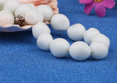 China Vintage Glass Bead Artificial Pearl Necklace Jewelry Baroque Style White Color for sale