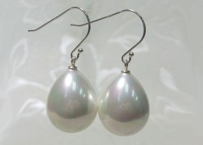 China Simple Design Fashion Teardrop Pearl Earrings , Cream Single Pearl Earrings for sale